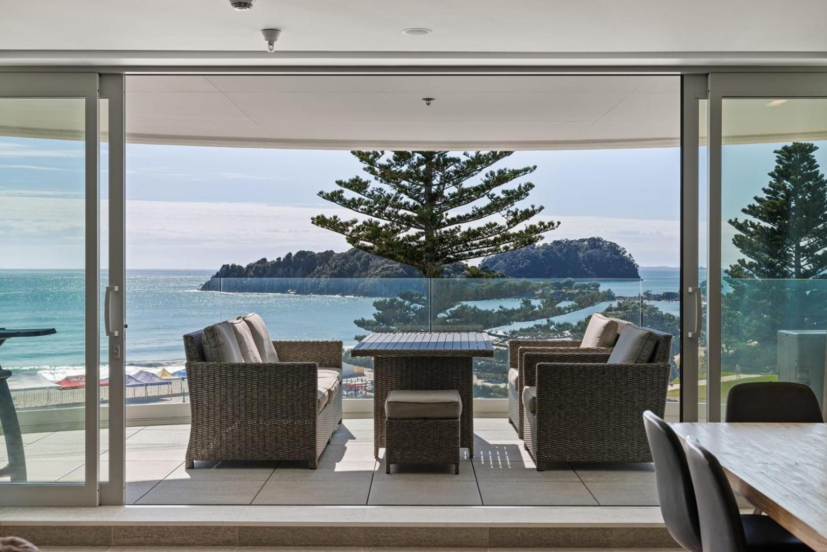 Oceanside Bliss - Absolute Beachfront - Uninterrupted Ocean Views With Pool Apartment Mount Maunganui Exterior photo