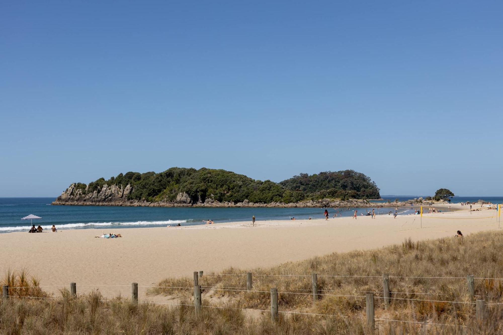 Oceanside Bliss - Absolute Beachfront - Uninterrupted Ocean Views With Pool Apartment Mount Maunganui Exterior photo