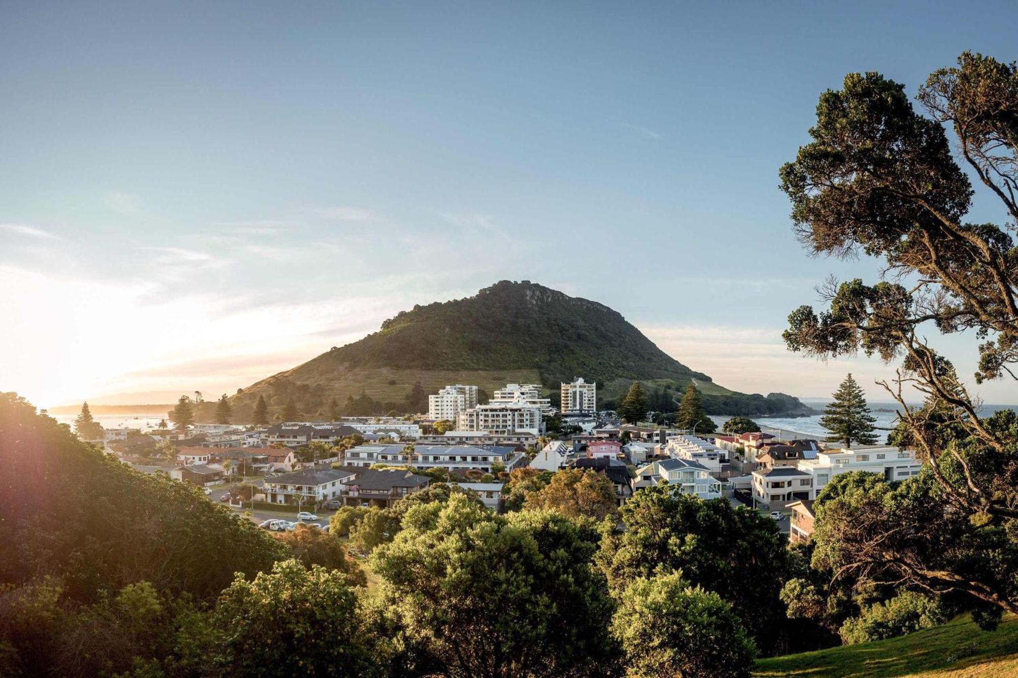 Oceanside Bliss - Absolute Beachfront - Uninterrupted Ocean Views With Pool Apartment Mount Maunganui Exterior photo